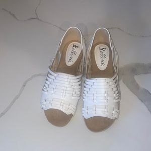 Bellimi NWT Women’s Native sandal size 8.5